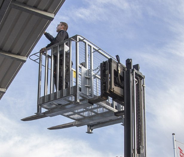 Arbeitsbühne Stapleraufnahme Arbeitskorb Traktor Stapler